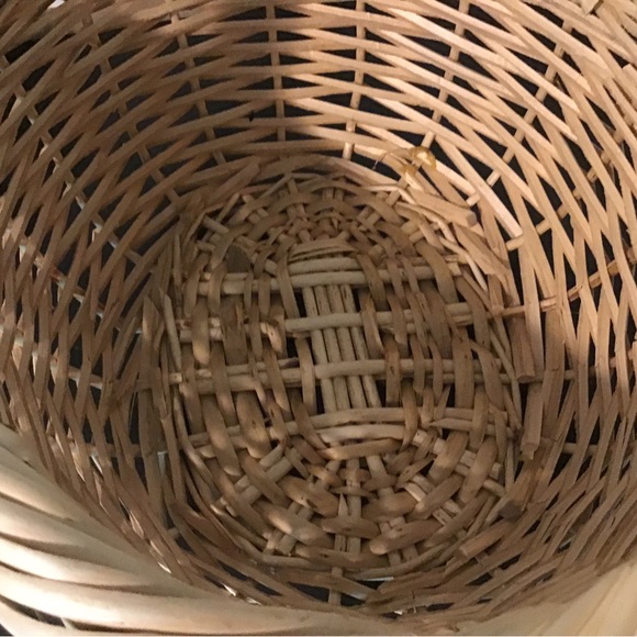 Vintage wicker basket with handle. - Picture 6 of 6
